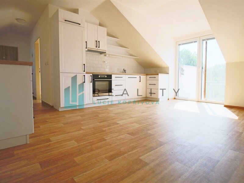 Pronájem bytu 3+kk , Dubňany- Jarohněvice, podkrovní, s terasou, CP 87 m2